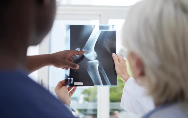 Vital-signs monitoring during joint replacement at Kapadia Hospital, Mumbai